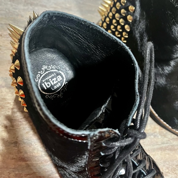 Jeffrey Campbell Ibiza wedge glossy and faux fur ankle boots with spiky studs - Picture 13 of 16